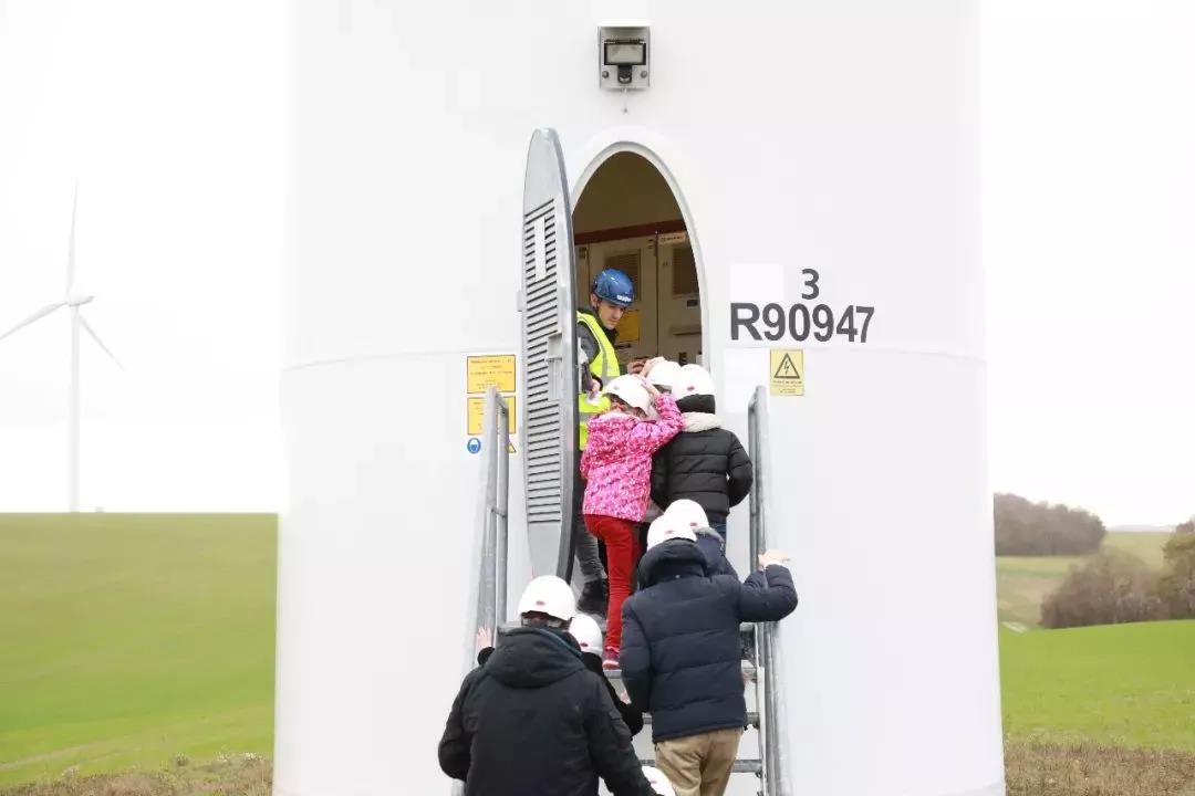 543f219a4e5f4653a42f579a2f6f1f28