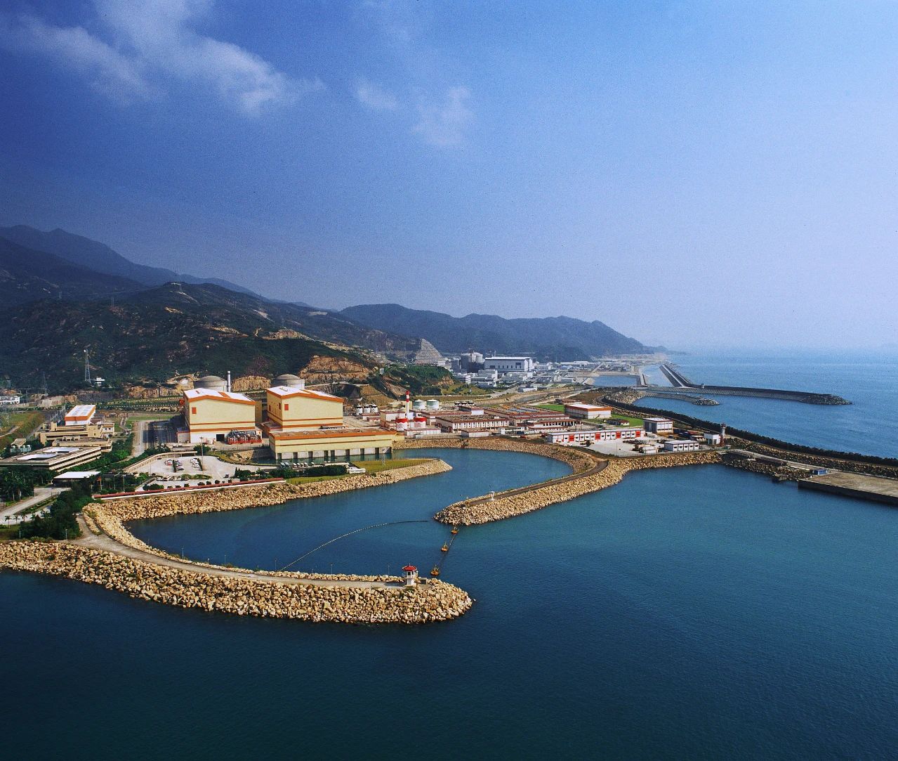 d8f06357fee146d98409606cb1ebc017